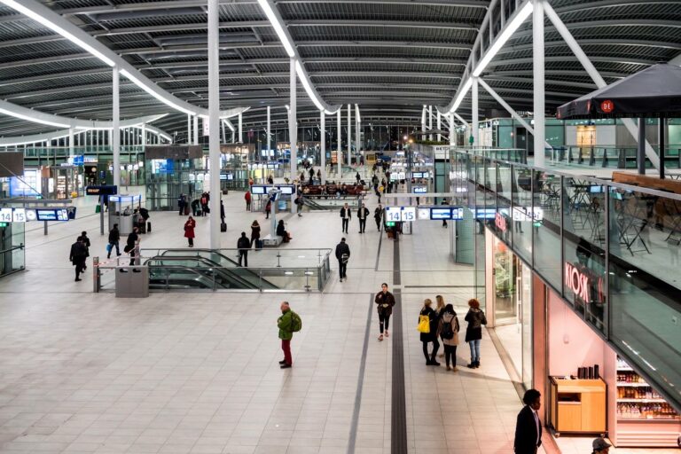 Utrecht Centraal: groot deel nieuwe hal open!