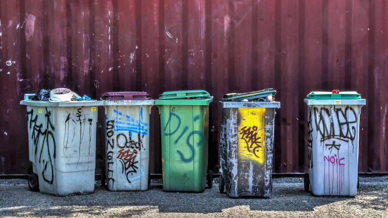 Social mediastrategie? In de prullenbak ermee!