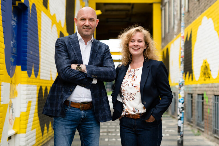 Samenwerking 2021: Vincent (bouwmanagement) en Katja (communicatie) gezamenlijk het gezicht van db-m